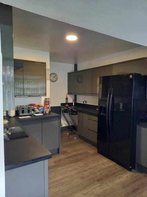 Modernised Home With 2 Bedrooms In Cardiff Exterior foto